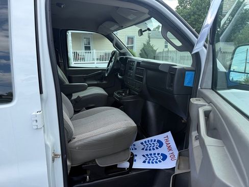 Used 2017 Chevrolet Express 2500 RWD image 5