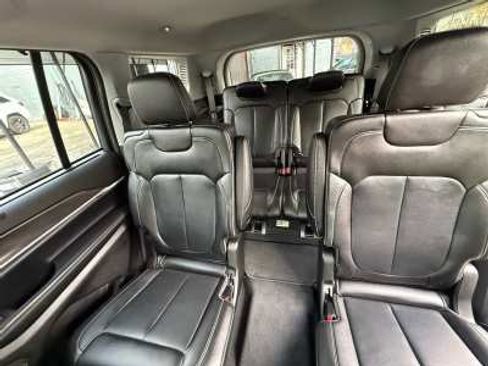 Used 2023 Jeep Grand Cherokee L Limited w/ Luxury Tech Group II AWD/4WD image 8