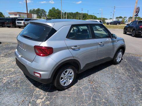 New 2026 Hyundai Venue SE FWD image 7