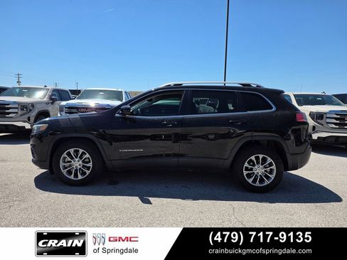 Used 2019 Jeep Cherokee Latitude Plus w/ Comfort/Convenience Group FWD image 4