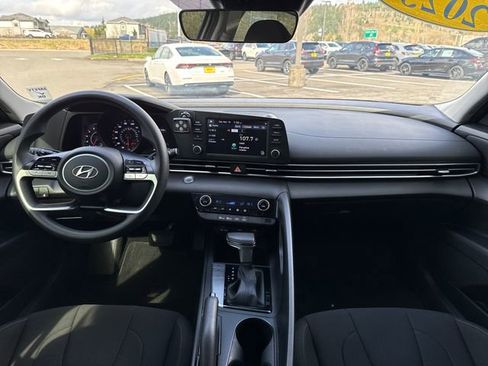 Used 2023 Hyundai Elantra SEL image 15