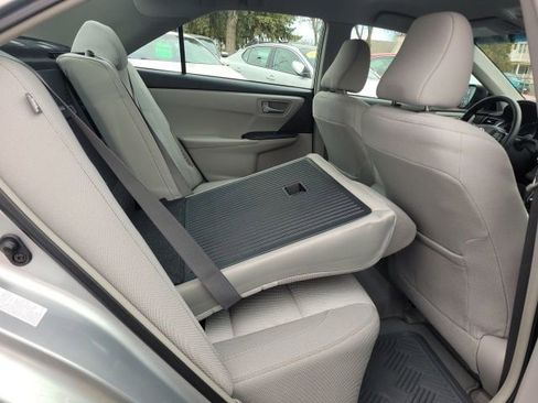 Used 2015 Toyota Camry LE image 29