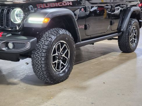 Used 2024 Jeep Wrangler Unlimited Rubicon w/ Safety Group AWD/4WD image 17