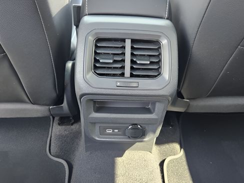 Certified 2023 Volkswagen Tiguan SE R-Line FWD image 10