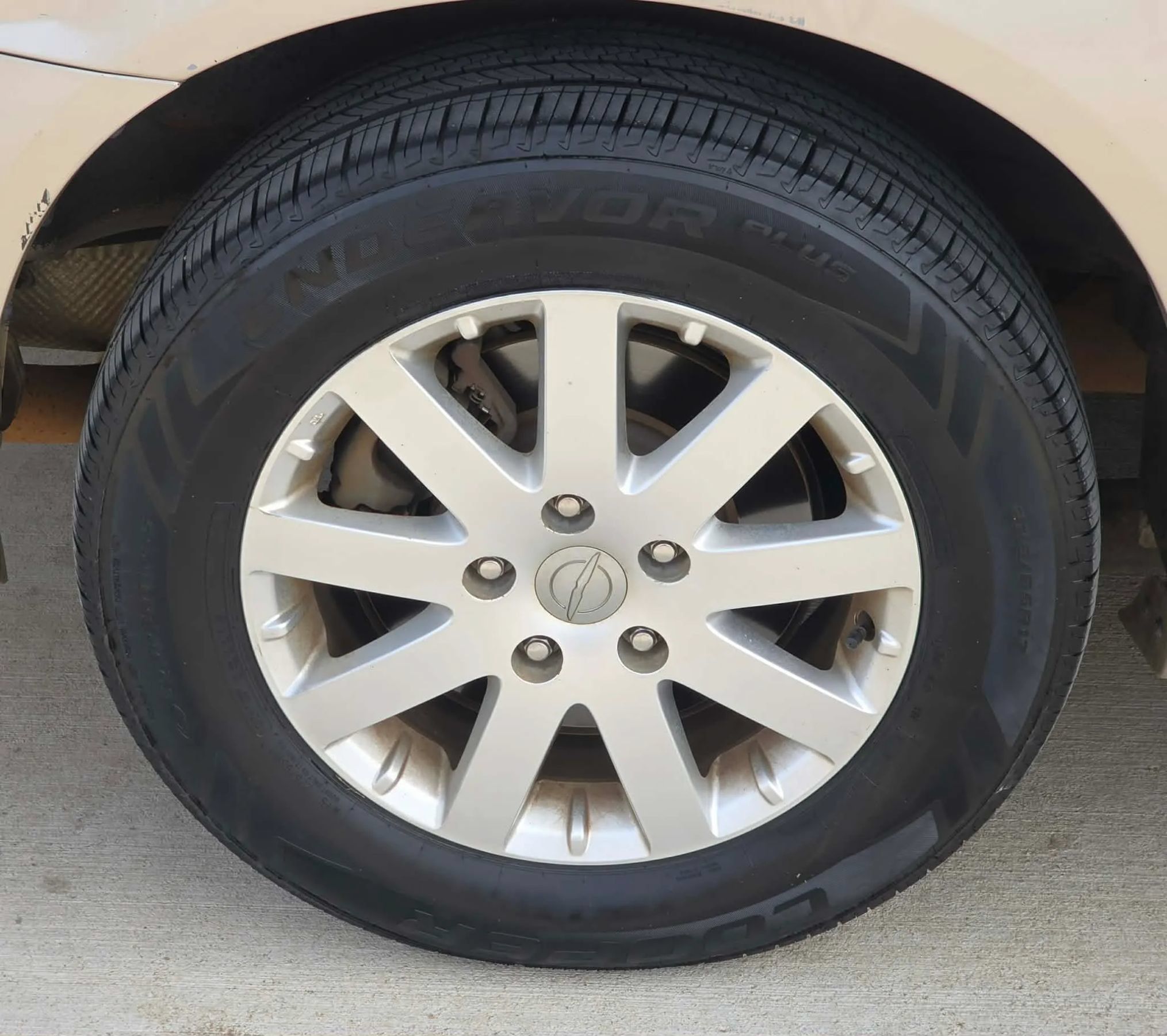 Used 2014 Chrysler Town & Country Touring FWD image 29
