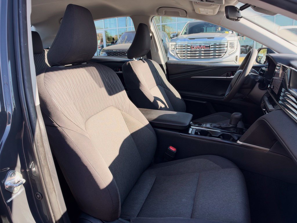 Used 2025 Toyota Camry LE FWD image 15