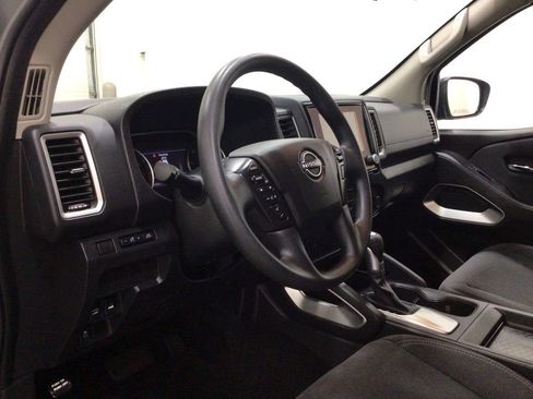 Used 2024 Nissan Frontier SV image 10