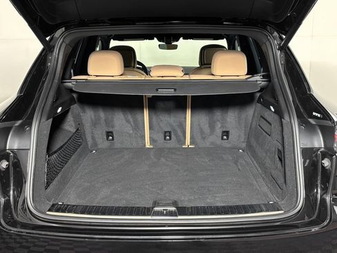 Used 2022 Porsche Cayenne Platinum Edition image 13