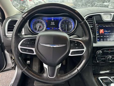Used 2020 Chrysler 300 Limited RWD image 28