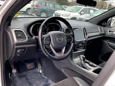 Used 2021 Jeep Grand Cherokee Laredo X image 14