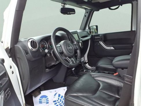 Used 2016 Jeep Wrangler Unlimited Sahara w/ Connectivity Group image 11