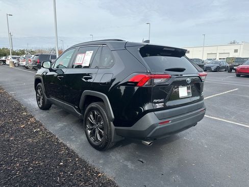 Certified 2022 Toyota RAV4 XLE Premium image 5