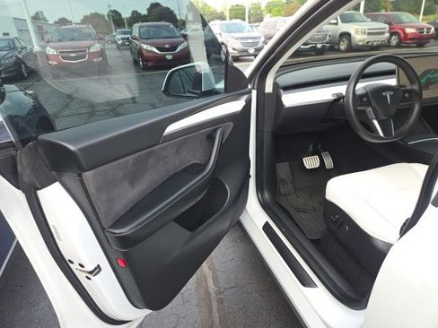 Used 2022 Tesla Model Y Performance AWD/4WD image 16