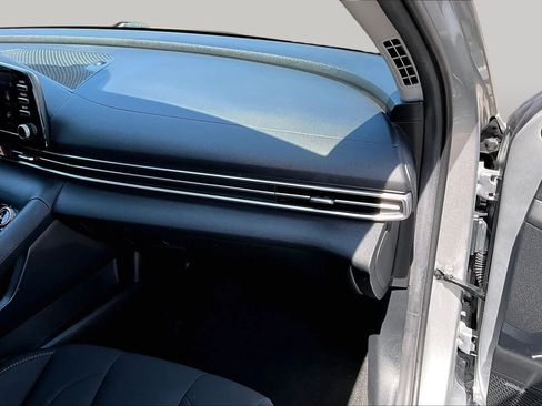 Used 2022 Hyundai Elantra SEL w/ Convenience + Premium Package FWD image 19