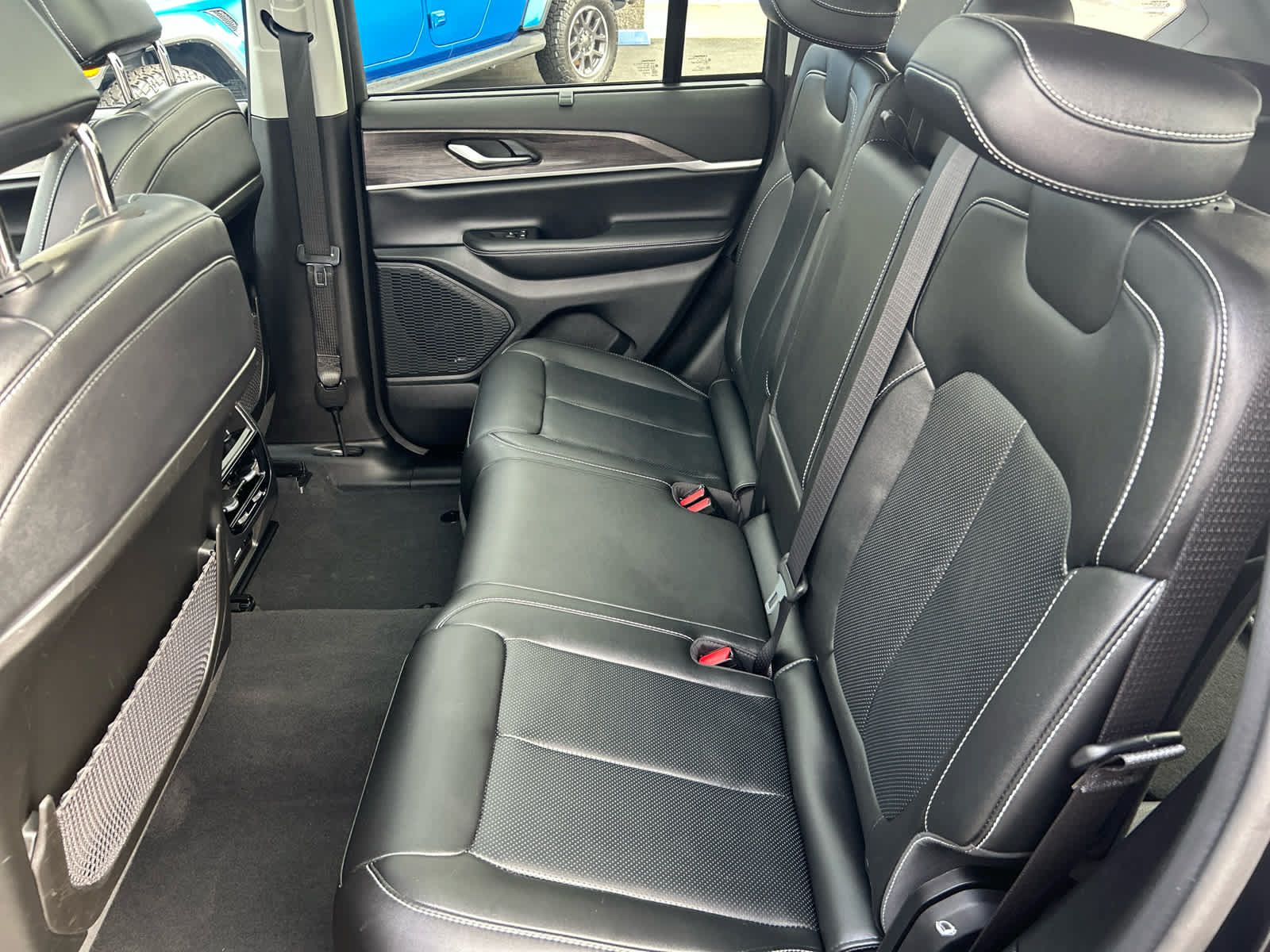 Used 2023 Jeep Grand Cherokee Limited w/ Luxury Tech Group II AWD/4WD image 25