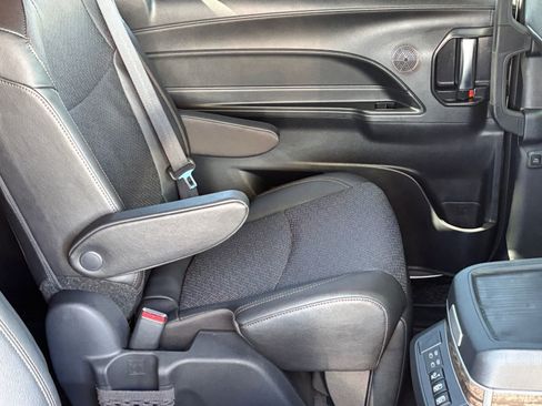 Certified 2026 Toyota Sienna Platinum image 14