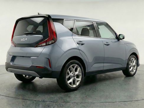 Used 2025 Kia Soul LX w/ LX Technology Package FWD image 9