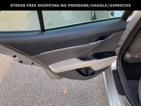 Used 2018 Toyota Camry LE image 28