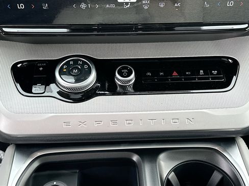 New 2026 Ford Expedition Active RWD image 12