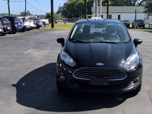 Used 2019 Ford Fiesta SE w/ Equipment Group 201A FWD image 3
