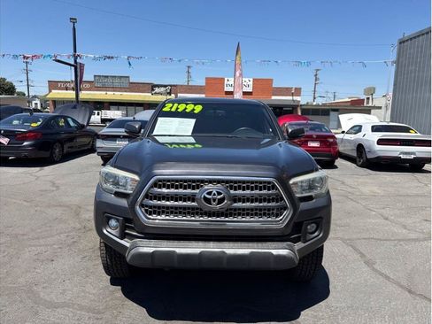 Used 2016 Toyota Tacoma TRD Off-Road w/ Towing Package AWD/4WD image 2