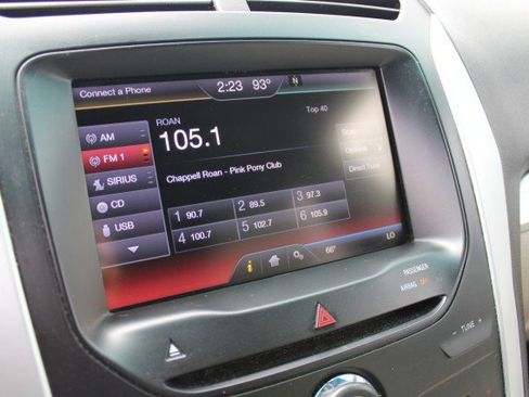 Used 2015 Ford Explorer XLT w/ Equipment Group 202A FWD image 26