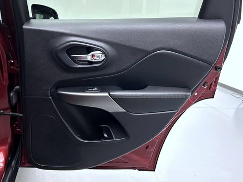Used 2019 Jeep Cherokee Limited AWD/4WD image 17