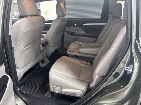 Used 2015 Toyota Highlander XLE AWD/4WD image 28