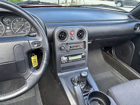 Used 1991 MAZDA MX-5 Miata RWD image 28
