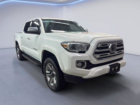 Used 2018 Toyota Tacoma Limited AWD/4WD image 1