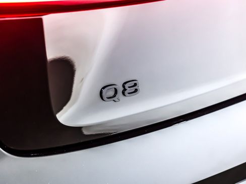 Used 2024 Audi Q8 e-tron Premium Plus image 10