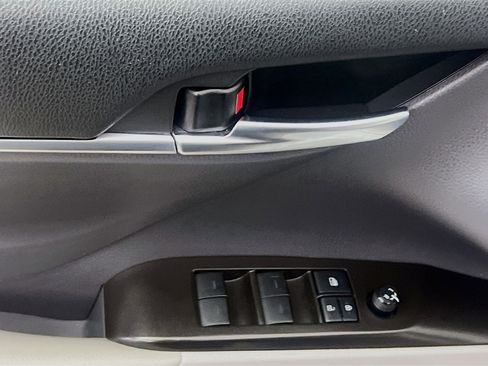 Used 2021 Toyota Camry SE FWD image 16