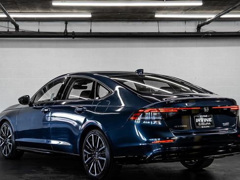 Used 2023 Honda Accord Touring image 3