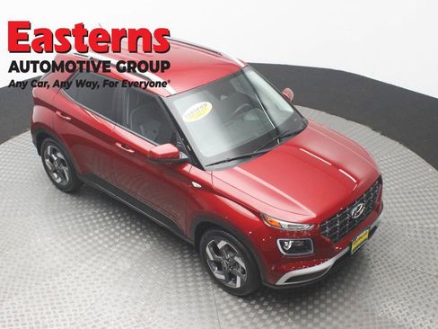 Used 2024 Hyundai Venue Limited FWD image 3