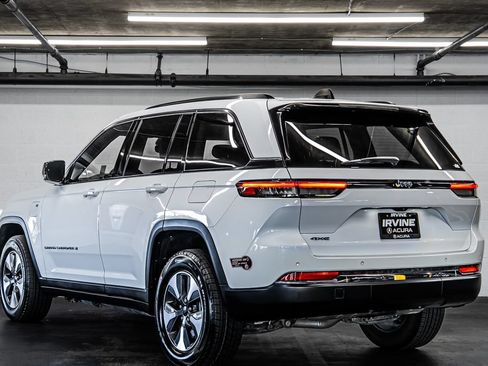 Used 2023 Jeep Grand Cherokee 4WD 4xe image 3