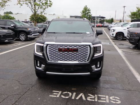 Used 2024 GMC Yukon Denali w/ Denali Reserve Package AWD/4WD image 3