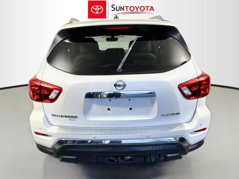 Used 2018 Nissan Pathfinder Platinum FWD image 5