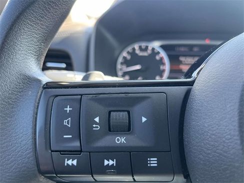 Used 2022 Nissan Rogue SV image 17