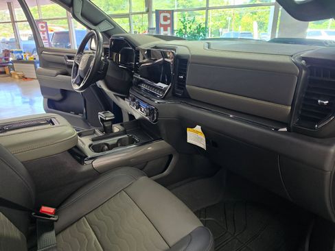 Used 2022 Chevrolet Silverado 1500 ZR2 w/ Technology Package AWD/4WD image 27