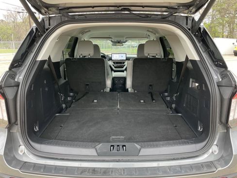 Used 2025 Ford Explorer Active w/ Active Comfort Package AWD/4WD image 44