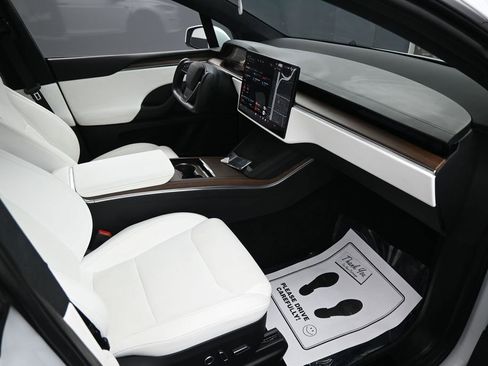 Used 2023 Tesla Model X image 32