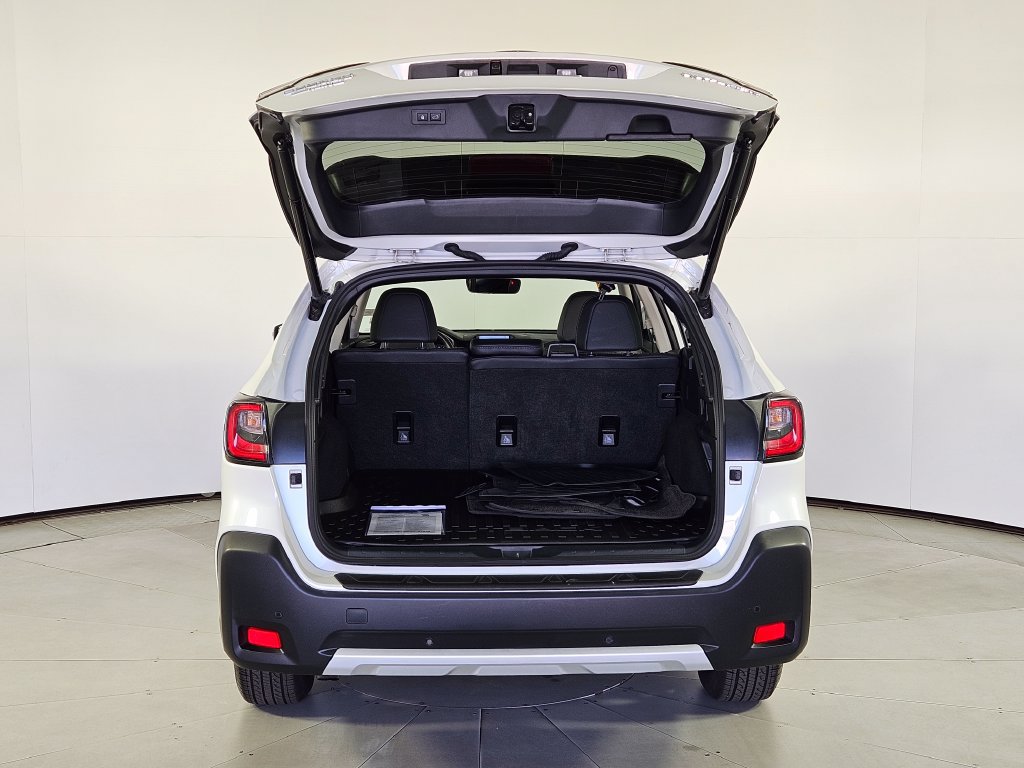 Certified 2025 Subaru Outback Limited AWD/4WD image 10