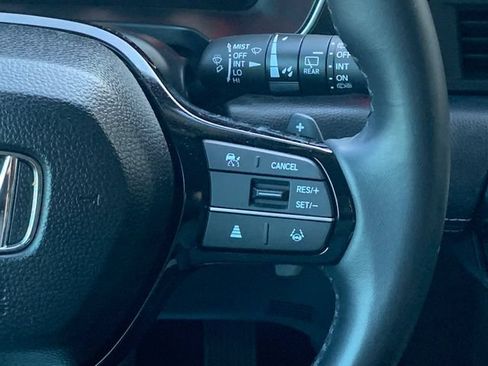 Used 2025 Honda Pilot EX-L image 18