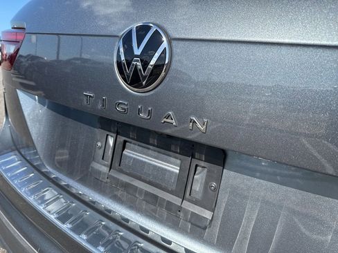 Used 2022 Volkswagen Tiguan SE FWD image 11