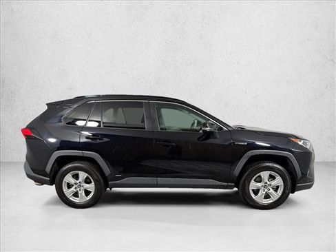 Used 2020 Toyota RAV4 XLE AWD/4WD image 2