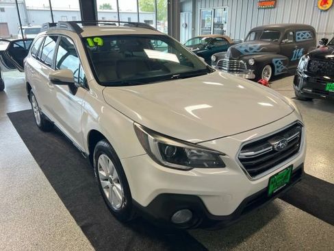 Used 2019 Subaru Outback 2.5i Premium image 2