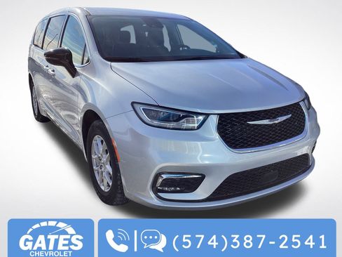 Used 2024 Chrysler Pacifica Touring-L image 1