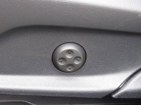 Used 2022 Mercedes-Benz GLC 300 4MATIC image 11