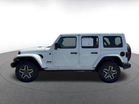 Used 2025 Jeep Wrangler Unlimited Sahara AWD/4WD image 9