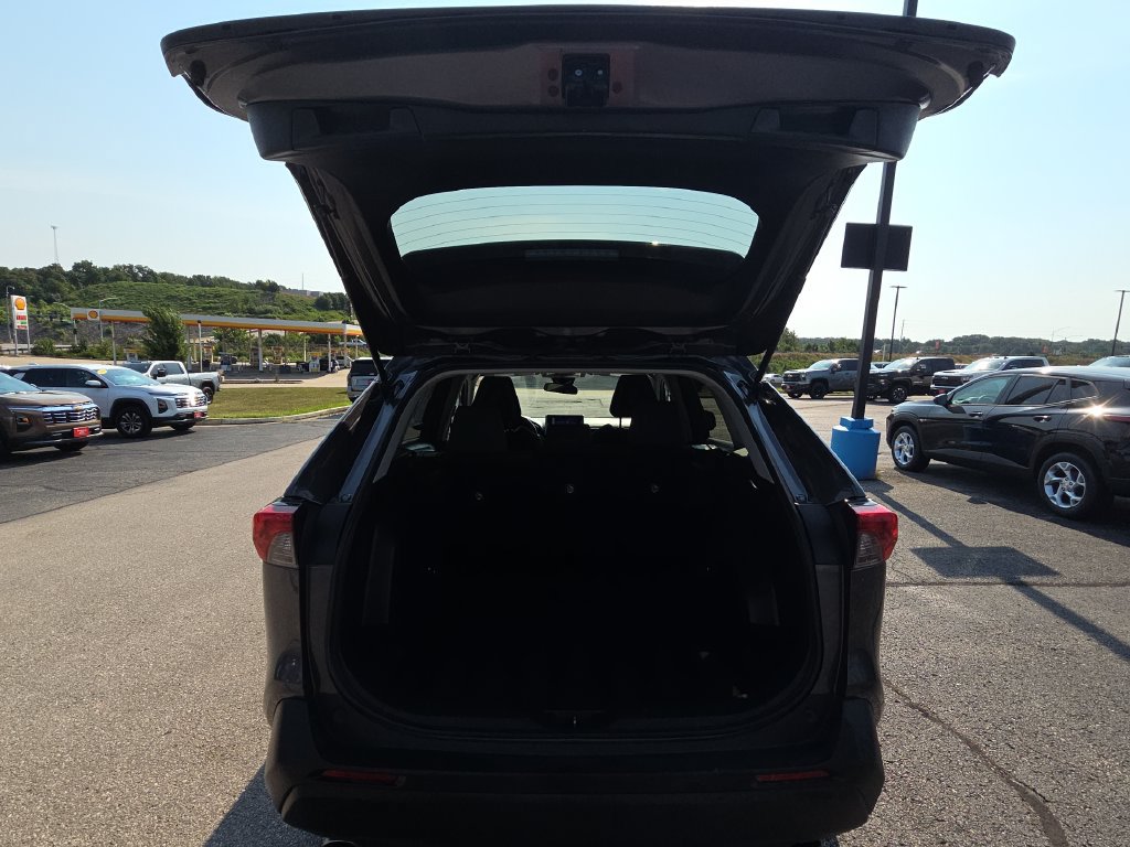 Used 2024 Toyota RAV4 XLE AWD/4WD image 31